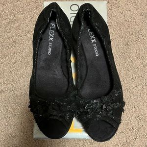 Cute leather black metallic Flexx Studio open toe shoes.  Style is Bowsterous.